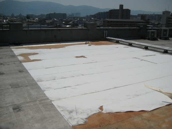 シート防水劣化による雨漏れ補修 エーアイ技工 大阪府を中心に雨漏りの補修 診断 防水工事や塗装工事を行います